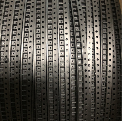 4 mm pitch embossed carrier tape met 1 jaar vervaldatum en kan spoel leveren